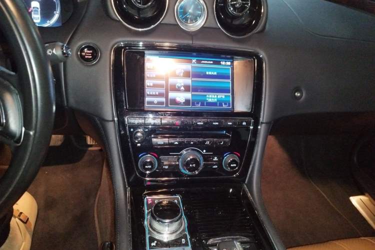 Used Jaguar XJ 2014 XJL 3.0 SC Two-Wheel-Drive Panoramic Business Edition Audio And AC Panel