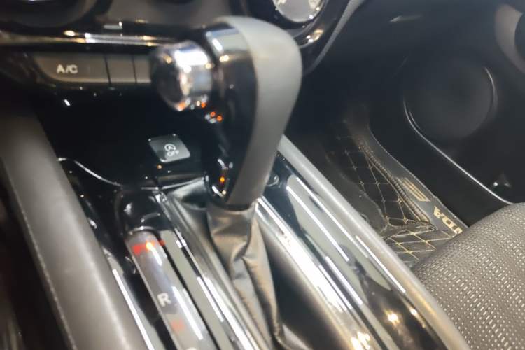 Used Honda Vezel 2016 1.8L CVT Front-Wheel Drive Pioneer Edition Gear Lever