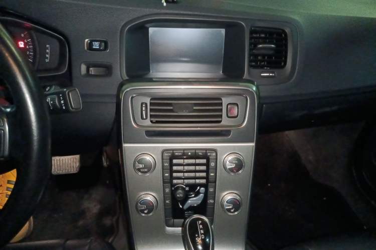 Used Volvo S60 2015 S60L 2.0T Zhiyuan Edition