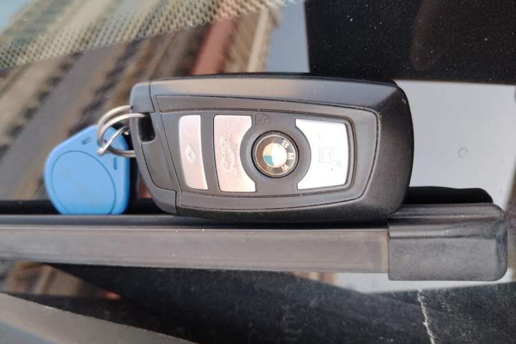 Used BMW 5 Series 2014 525Li Leading Model
