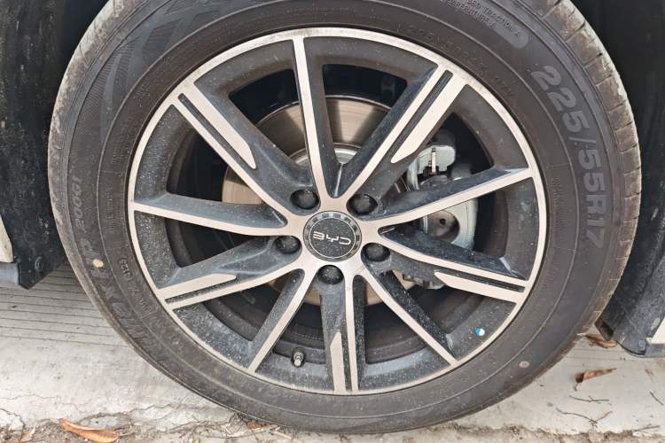 Used BYD Seal 06 New Energy 2026 DM-i Ultra-Enjoyment 128KM Smart Enjoyment Model Right Front Wheel Hub