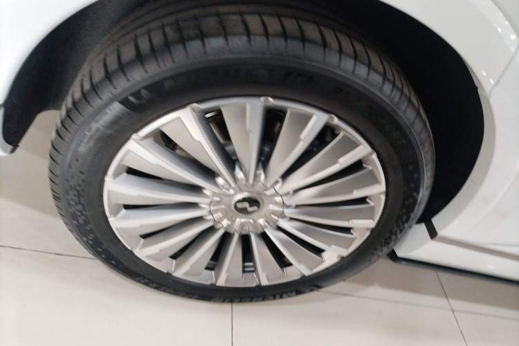 Used ONVO Luxeed L90 2025 Model—Ultra Six-Seater Version
