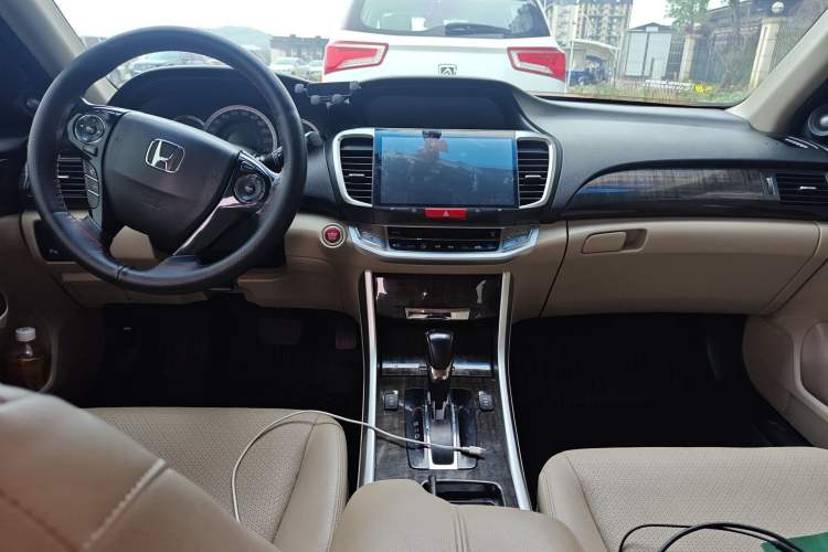 Used Honda Accord 2014 2.4L EX Luxury Edition Center Console