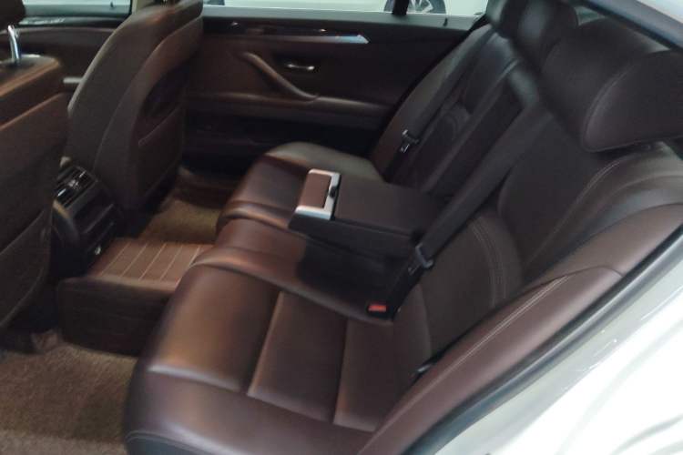 Used BMW 5 Series 2014 525Li Luxury Design Package Left Rear Seat