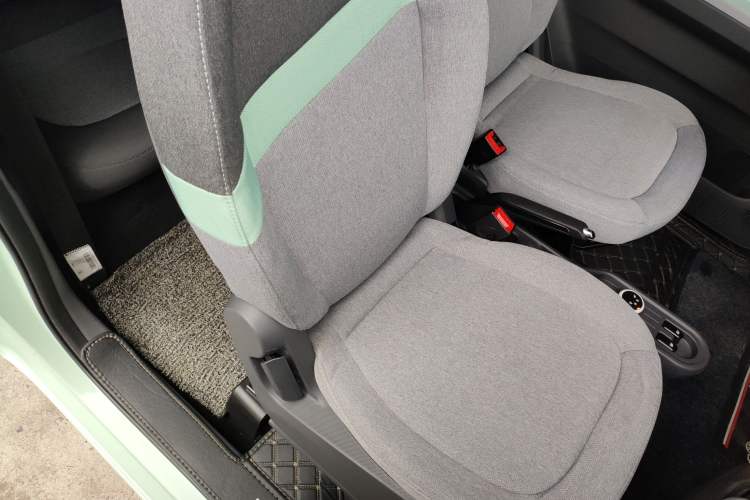 Used Wuling Hongguang MINIEV 2021 Macaron Fashion Model Lithium Iron Phosphate Right Front Seat