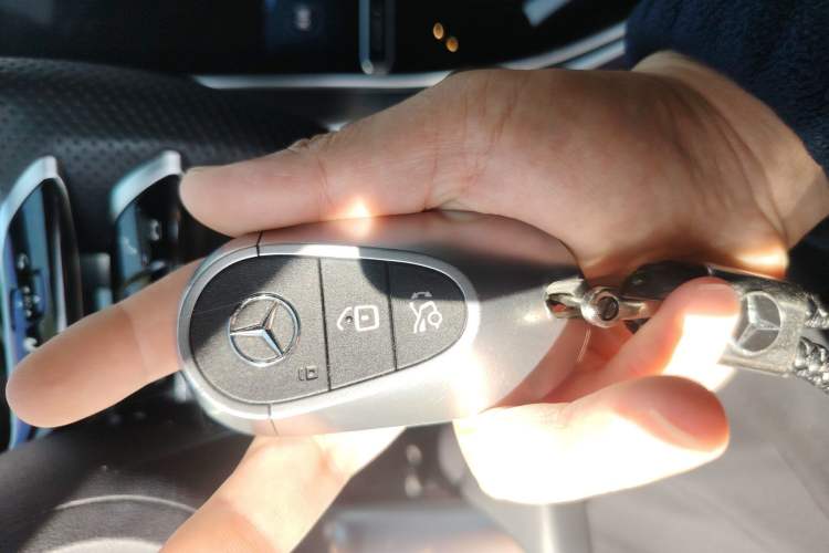 Used Mercedes-Benz C-Class 2023 Restyled C 260 L Sport Edition Vehicle Key