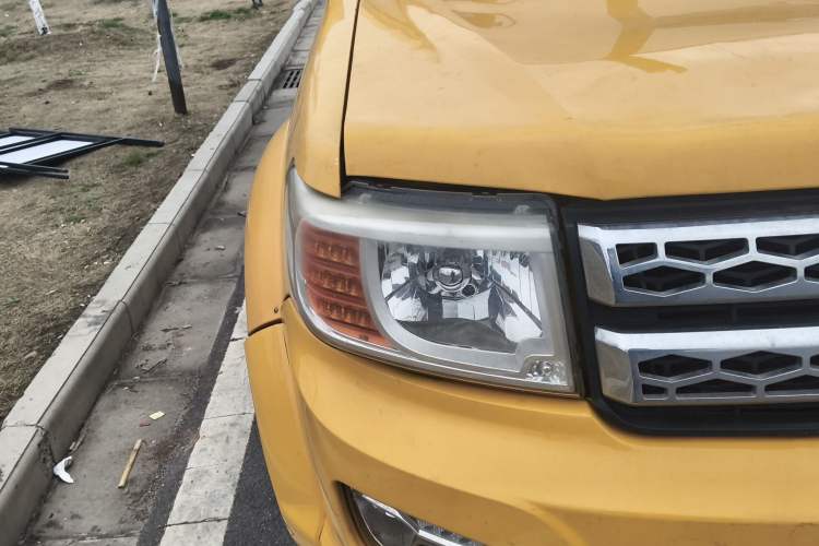 Used Dongfeng Ruichi 2017 2.5T Diesel Two-Wheel Drive Standard Version ZD25T5
