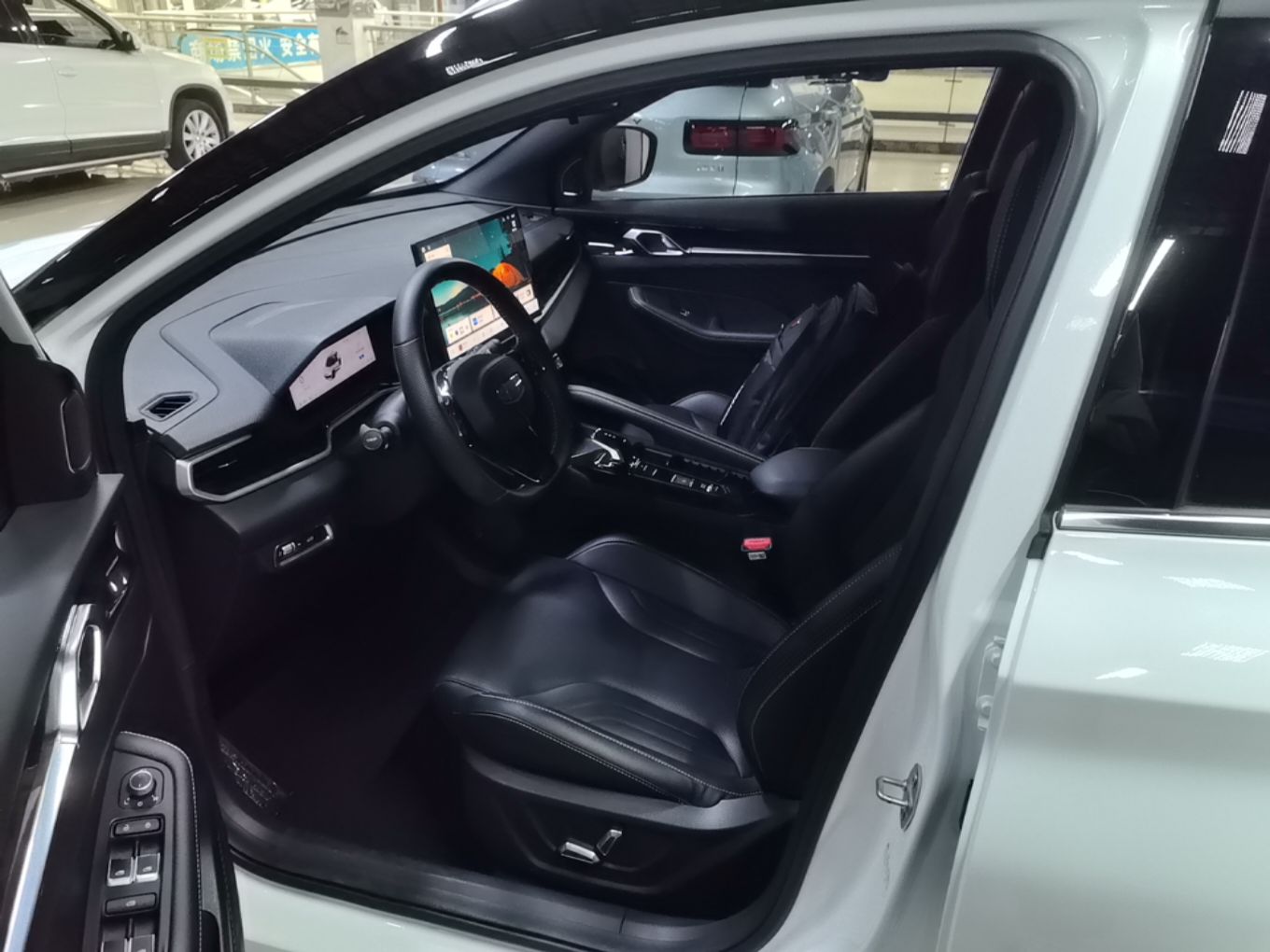 Geely Auto Coolray 2025 Bin Yue L 1.5T DCT Starlight Edition — снимка 17
