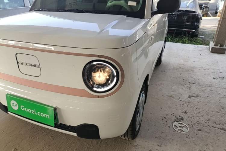 Used Geely Galaxy Panda 2024 Panda Mini 200km Endurance Bear Left Front Headlight