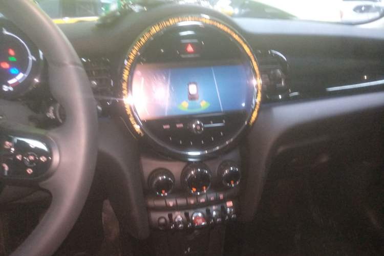 Used MINI MINI 2023 Updated 1.5T COOPER Artist Five-Door Edition