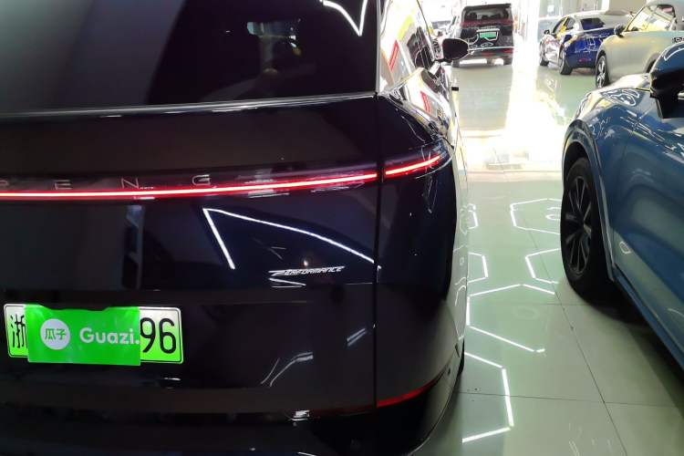 Used XPeng X9 2024 640 All-Wheel Drive High-Performance Max Right Rear Taillight