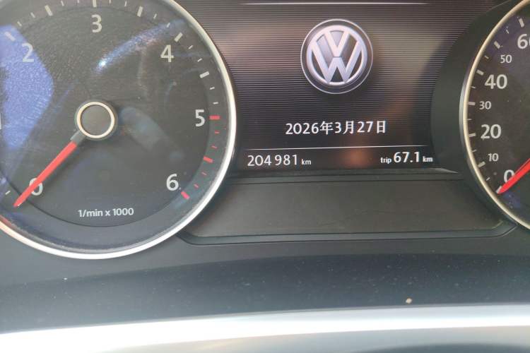 Used Volkswagen Touareg 2011 3.0 TDI Diesel Comfort Version Odometer Close Up