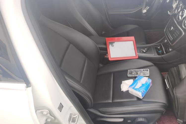 Used Mercedes-Benz GLA 2017 GLA 200 Sport Edition Right Front Seat