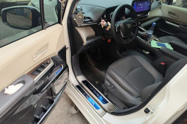 Used Toyota SIENNA 2024 2.5L Hybrid Comfort Edition
