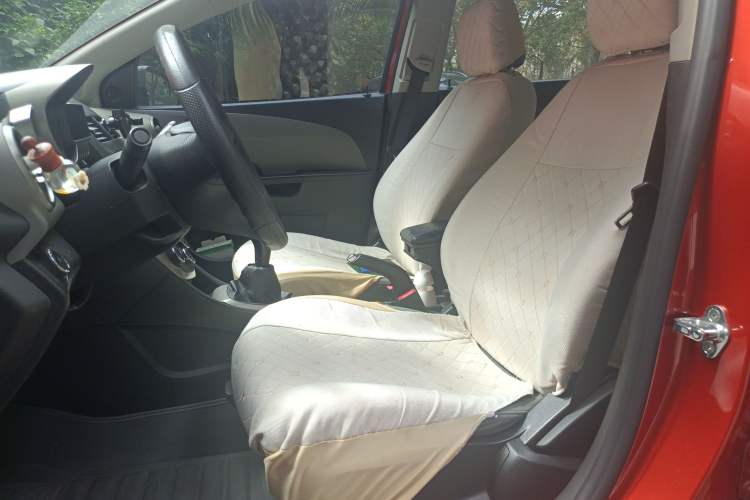 Used Chevrolet Aveo Sonic 2011 Sedan 1.4L MT SL
