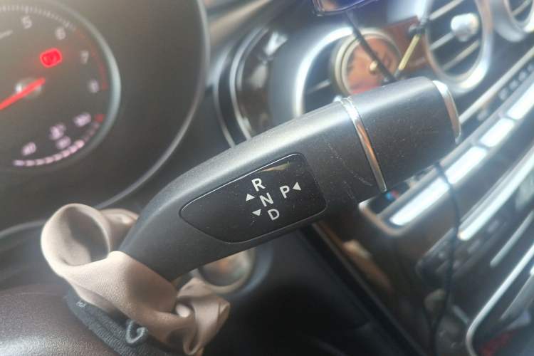 Used Mercedes-Benz GLC 2019 Facelift GLC 260 L 4MATIC Luxury Model Gear Lever