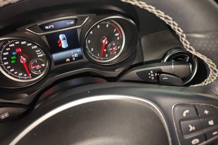 Used Mercedes-Benz GLA 2018 GLA 200 Fashion Model Gear Lever