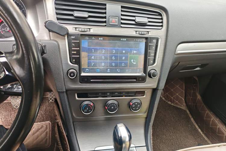 Used Volkswagen Golf 2016 230TSI Automatic Comfort Version Audio And AC Panel