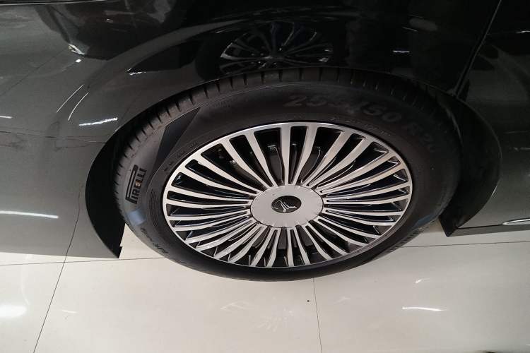 Used VOYAH Dream 2025 PHEV Four-Wheel-Drive Flagship Kunpeng Edition
