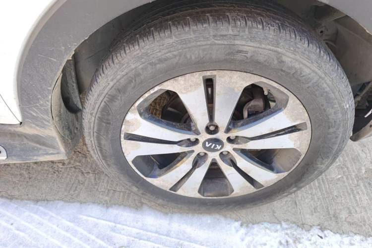 Used Kia Sportage R 2014 2.0L Automatic Two-Wheel Drive DLX Right Front Wheel Hub