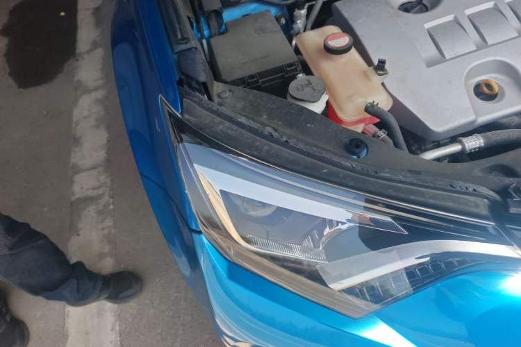 Used Toyota RAV4 2016 2.0L CVT Two-Wheel Drive Smart Edition China V Standard Right Front Headlight