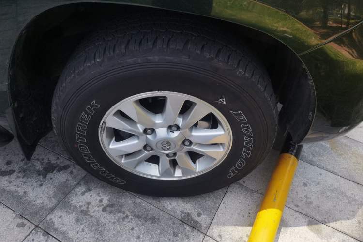 Used Toyota Land Cruiser 2007 4.7L Automatic VX-R Right Front Wheel Hub