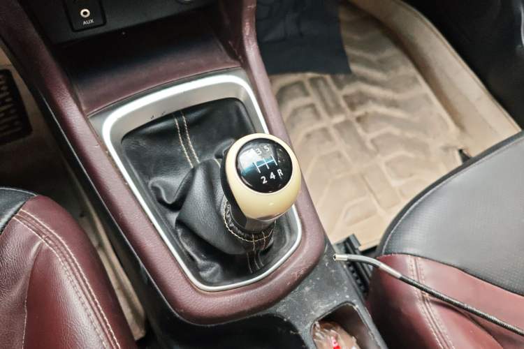 Used Venucia M50V 2017 1.5L XL Manual Comfort Edition Gear Lever