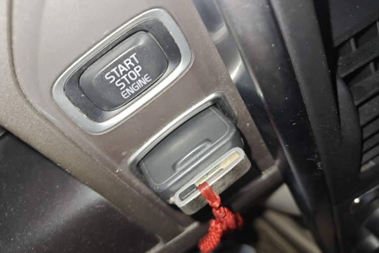 Used Volvo XC60 2012 T5 Comfort Edition Vehicle Key