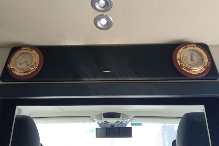 Used Mercedes-Benz Vito 2011 2.5L 7-seater executive version Headliner