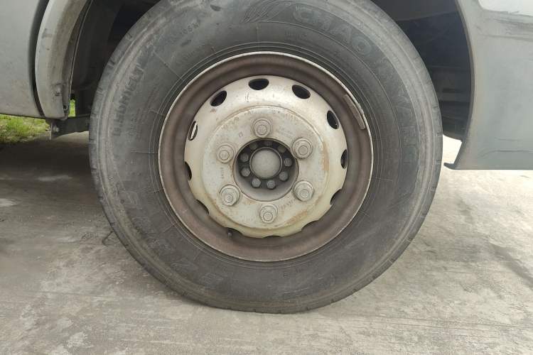 Used Iveco Power Daily 2017 2.5T Deluxe A37 High-Roof 6-7 Seater Bus 47Z5 Right Front Wheel Hub