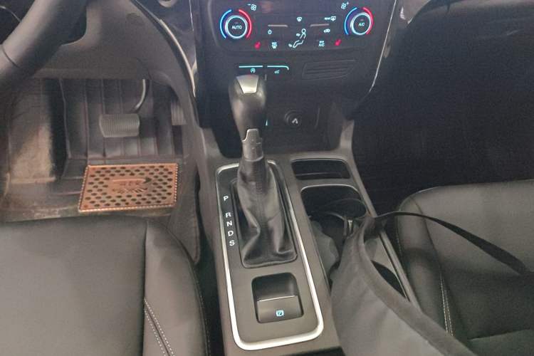 Used Ford Kuga 2017 EcoBoost 180 Two-Wheel-Drive Luxury Wing Edition
