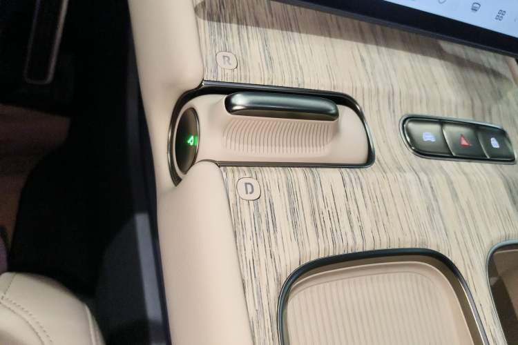 Used Nio ET7 2024 75 kWh Executive Edition Gear Lever