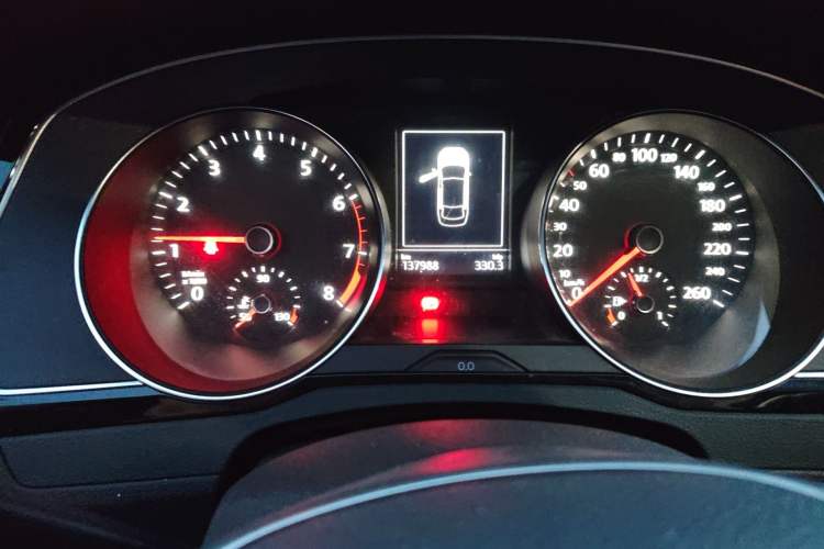 Used Volkswagen Magotan 2019 330TSI DSG Luxury Version China VI Standard Odometer Close Up