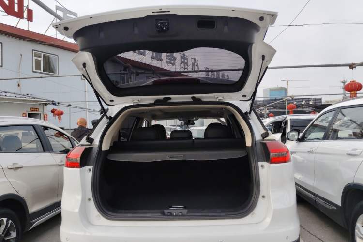 Used Geely Auto Emgrand X7 Sport 2016 1.8TD Automatic Smart Connectivity Version Trunk