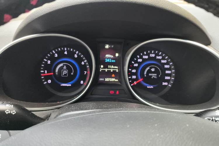 Used Hyundai Santa Fe 2015 2.4L Automatic All-Wheel Drive Smart Version 5 Seats
