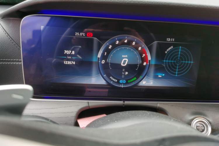 Used Mercedes-Benz E-Class 2019 E 260 L Sport Edition Odometer Close Up