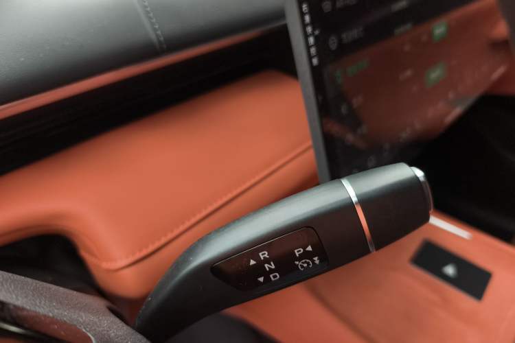 Used Deepal S07 2024 121Max Glory Edition Gear Lever