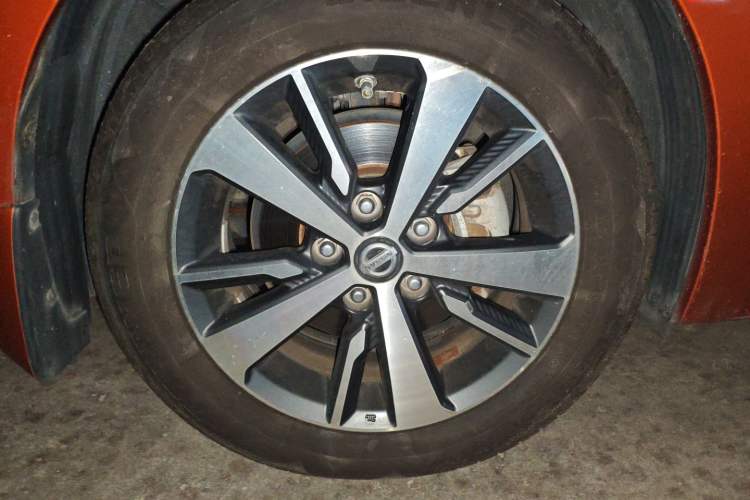 Used Nissan Lannia 2016 1.6L CVT Cool Edition Right Front Wheel Hub