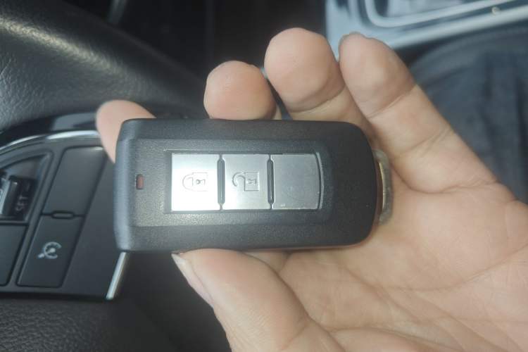 Used Mitsubishi Outlander 2019 2.0L Two-Wheel Drive Comfort Edition 5 Seats China VI Standard