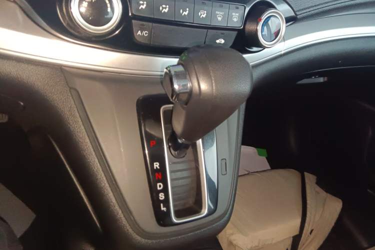 Used Honda CR-V 2016 2.0L two-wheel drive Urban Edition Gear Lever