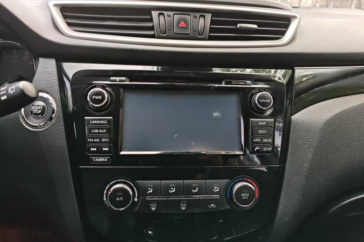 Used Nissan Qashqai 2016 2.0L CVT Flagship Edition Audio And AC Panel