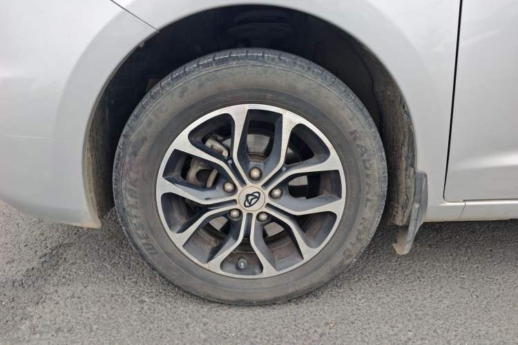 Used CHANGAN KAICHENG Oushang A600 2016 1.5L Manual Luxury 7-Seater Left Front Wheel Hub