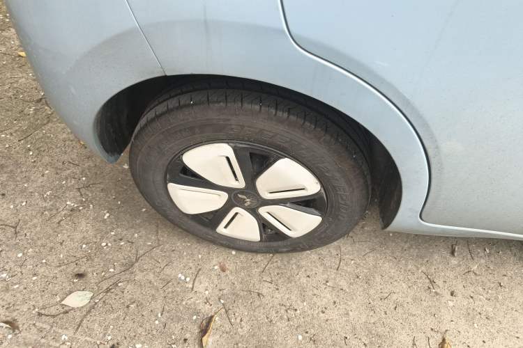 Used Wuling Hongguang MINIEV 2025 Four-Door Version Zhenxiang+ Edition Right Rear Wheel Hub