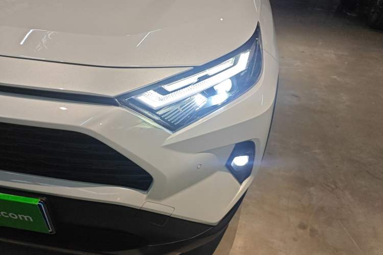 Used Toyota RAV4 2023 2.0L CVT Two-Wheel Drive Fashion Plus Edition
