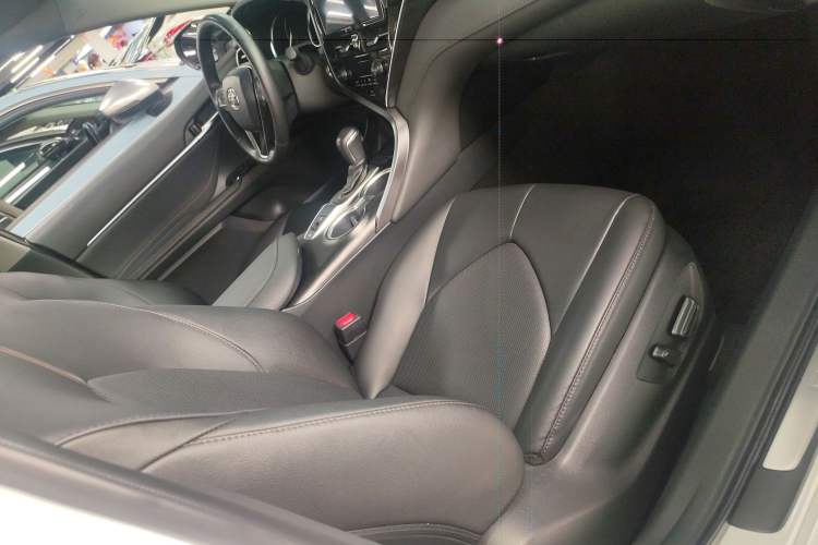 Used Toyota Camry 2021 2.0G Luxury Edition
