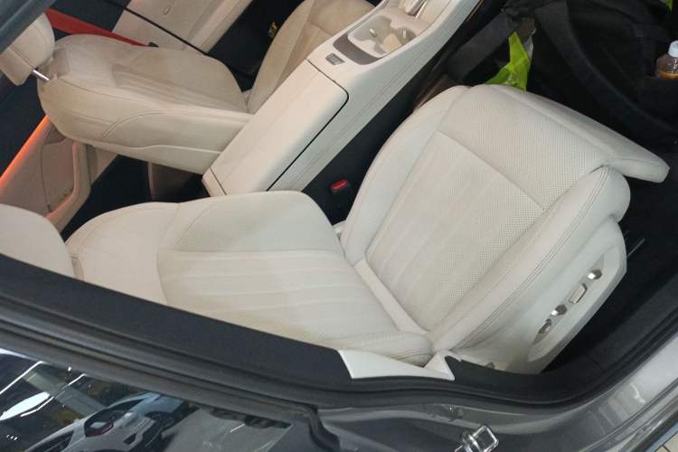 Used ONVO L60 2024 60 kWh Rear-Drive Version Right Front Seat