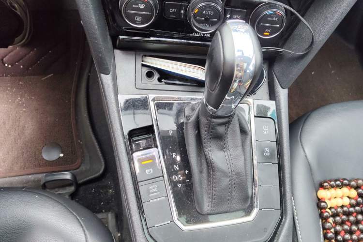 Used Volkswagen Lamando 2017 280TSI DSG Comfort Edition Gear Lever