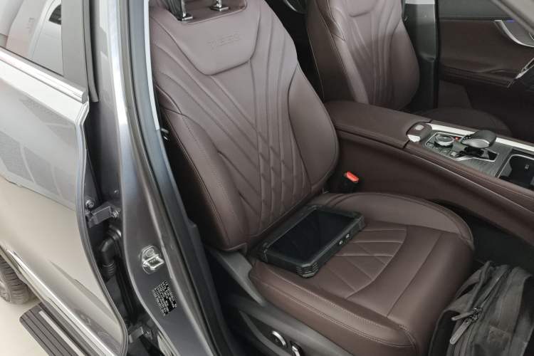 Used Chery Tiggo 8 PRO 2024 Champion Edition 390T Two-Wheel Drive Peak Version 5 Seats
