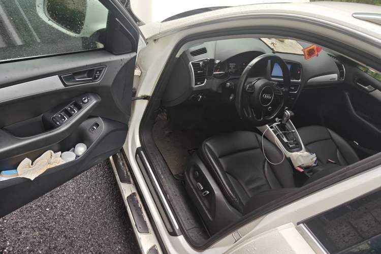 Used Audi Q5 2013 40 TFSI Technology Edition Driver Seat