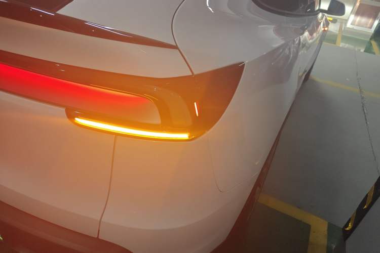 Used Tesla Model Y L 2025 Model Long-Range All-Wheel-Drive Version